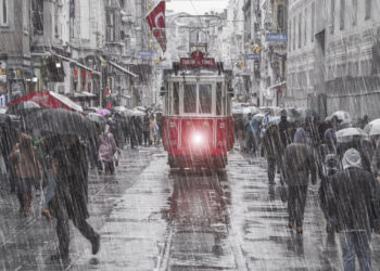 İstanbul'da Kuvvetli Sağanak Alarmı: Metrekareye 100 Kg Yağış Bekleniyor