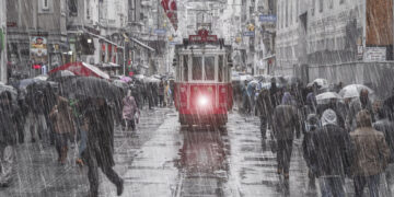 İstanbul'da Kuvvetli Sağanak Alarmı: Metrekareye 100 Kg Yağış Bekleniyor