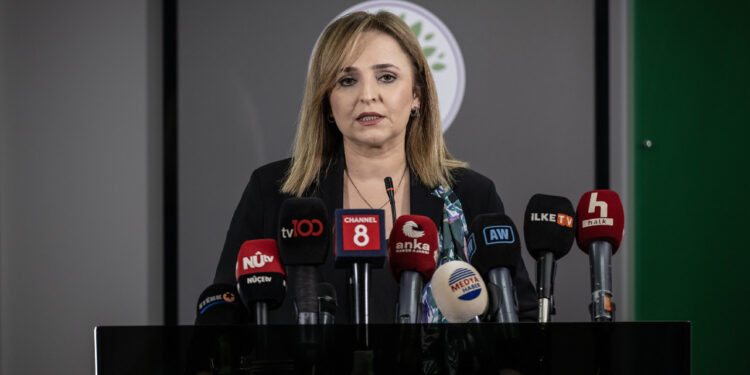 'Karşılıklı Silahsızlanma' Çıkışı: DEM Parti 'Terörsüz Türkiye' İçin Önümüzdeki Günleri İşaret Etti