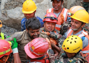 Nepal’de Mucize Kurtuluş! Tünelde Mahsur Kalan 2 İşçi 9 Gün Sonra Sağ Çıkarıldı