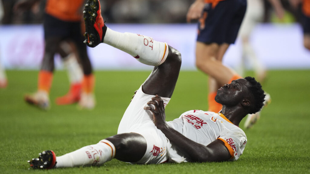 Osimhen'in Sahalara Dönüş Tarihi Belli Oldu! Trabzonspor Maçında Oynayacak mı?
