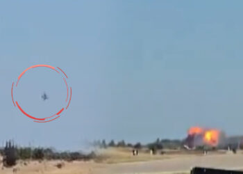 Yunanistan’da F-4 Phantom Dehşeti! Hava Gösterisi Sırasında Savaş Uçağı Düştü