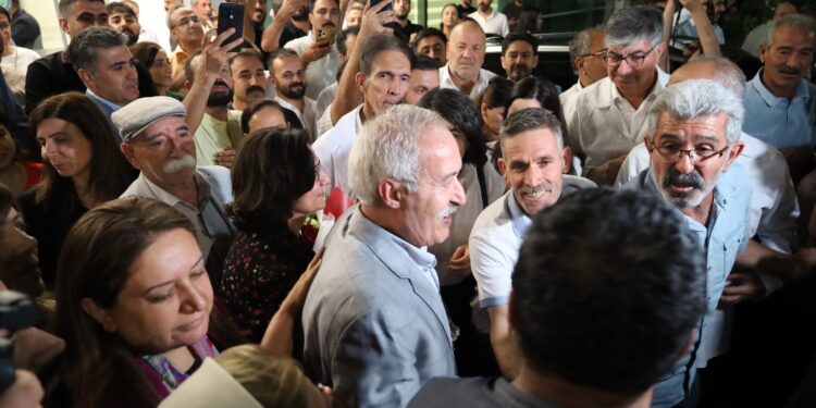 Selçuk Mızraklı Amed’de: Artık bu toprağa barışı ekelim