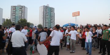 Amedspor taraftarları: Irkçılığa karşı cevabı galibiyetle vereceğiz