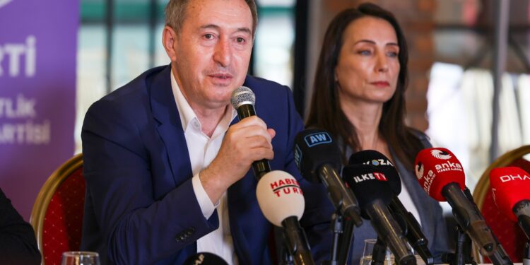 Tuncer Bakırhan: Alevilerin eşit olmadığı bir sürece rızalık vermeyeceğiz!
