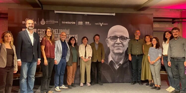 Arşivi açılan Prof. Dr. Zafer Toprak konferansla anıldı