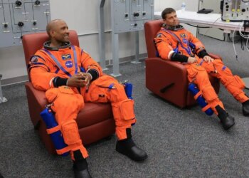 NASA’nın Artemis II misyonundaki iki astronot aktif görevlerinden ayrılıyor