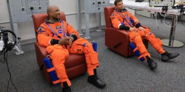 NASA’nın Artemis II misyonundaki iki astronot aktif görevlerinden ayrılıyor