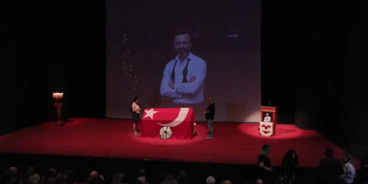 Oyuncu Serhat Kılıç’a Harbiye’de duygusal veda…