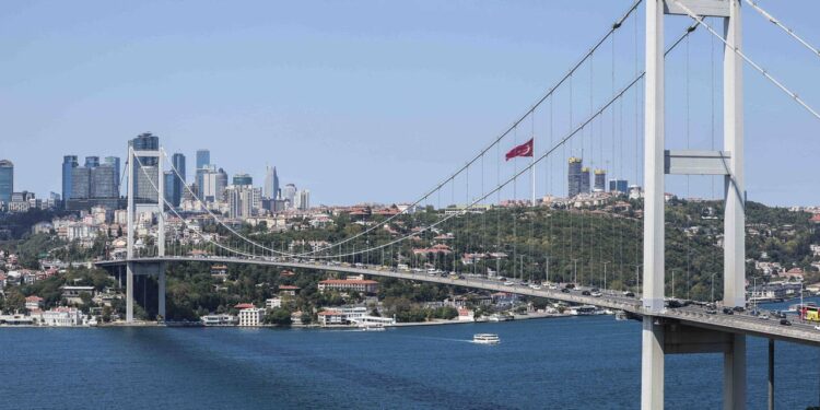Boğaziçi, FSM köprüleri ve birçok otoyol için özelleştirme kararı