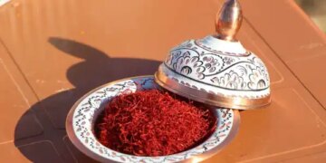 150 bin çiçekten yalnızca 1 kilogram elde ediliyor! Gramı altınla yarışıyor