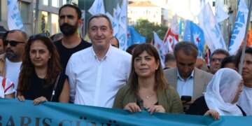 Bakırhan: Barış imkanının demokrasiye evrilmesi için sürece sahip çıkalım