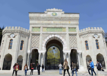 İstanbul Üniversitesi öğrencileri: Ücretsiz yemek hakkımız