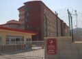 Çocuğununun tedavisi için geldi: Êzîdî Araz Rasho Qoto cezaevinden GGM’ye gönderildi