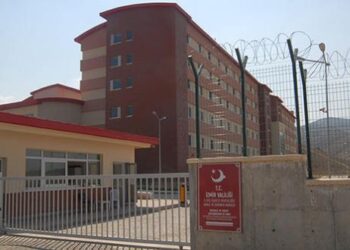 Çocuğununun tedavisi için geldi: Êzîdî Araz Rasho Qoto cezaevinden GGM’ye gönderildi