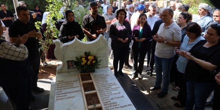 Kürt siyasetçi İbrahim Ayhan mezarı başında anıldı