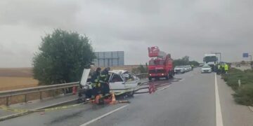 Eskişehir-Ankara yolunda TIR ile otomobil çarpıştı: 2 kişi yaşamını yitirdi