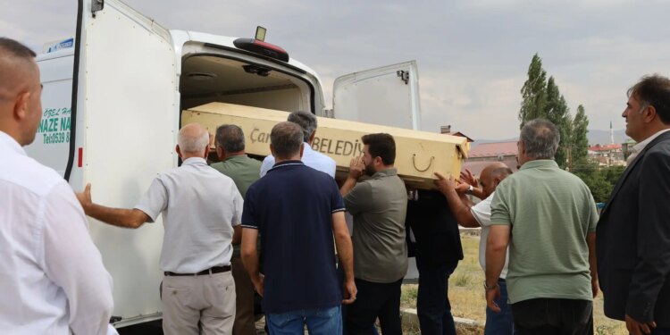 Kimsesizler mezarlığına defnedilen Ateş’in cenazesi Amed’e uğurlandı