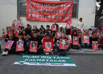 Suruç’ta yaşamını yitirenler İstanbul ve İzmir’de anıldı