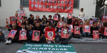 Suruç’ta yaşamını yitirenler İstanbul ve İzmir’de anıldı