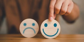 Dışarıdan mutlu görünürken içten içe tükenmek: ‘Gülümseyen depresyon’ nedir, belirtileri neler?