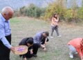 Altından bile değerli olunca, esnaflığı bırakıp ekime başladı! Sadece sabahın ilk ışıklarında hasat ediliyor…