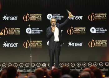 Altın Portakal Film Festivali’nde bu sözler yankılandı: ‘Başta Murat Ağırel olmak üzere basın emekçilerine!’