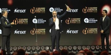 Altın Portakal Film Festivali’nde bu sözler yankılandı: ‘Başta Murat Ağırel olmak üzere basın emekçilerine!’