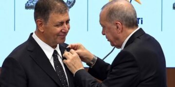 İzmir Büyükşehir Belediye Başkanı Tugay AKP’ye geçti
