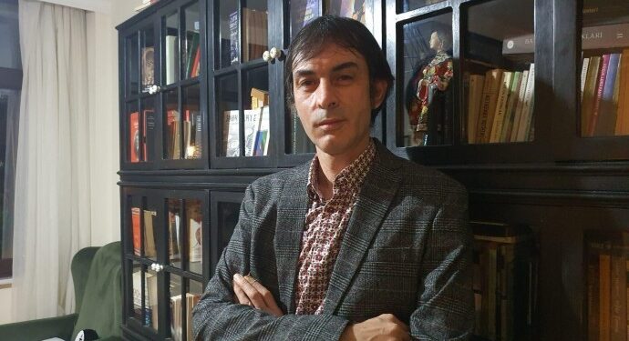 Gazeteci Bahadır Özgür gözaltına alındı