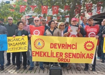 Emekliler hakları için sokağa çıktı