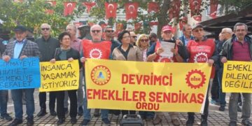 Emekliler hakları için sokağa çıktı
