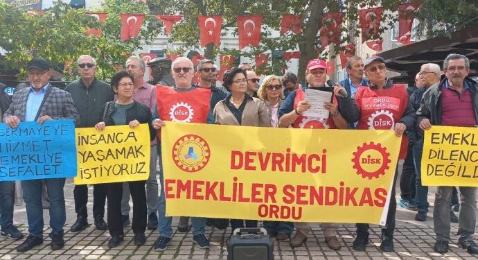 Emekliler hakları için sokağa çıktı