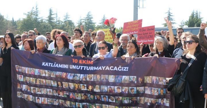 10 Ekim’de katledilenler mezarları başında anıldı