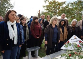 Nagihan Akarsel mezarı başında anıldı: Kalemi yerde kalmayacak