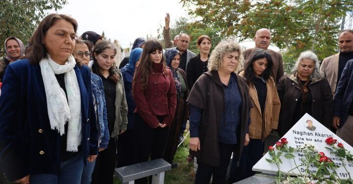 Nagihan Akarsel mezarı başında anıldı: Kalemi yerde kalmayacak