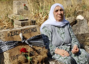 29 yıl sonra oğlunun mezarına ilk ziyaret