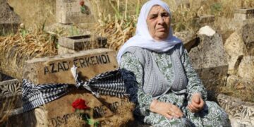 29 yıl sonra oğlunun mezarına ilk ziyaret