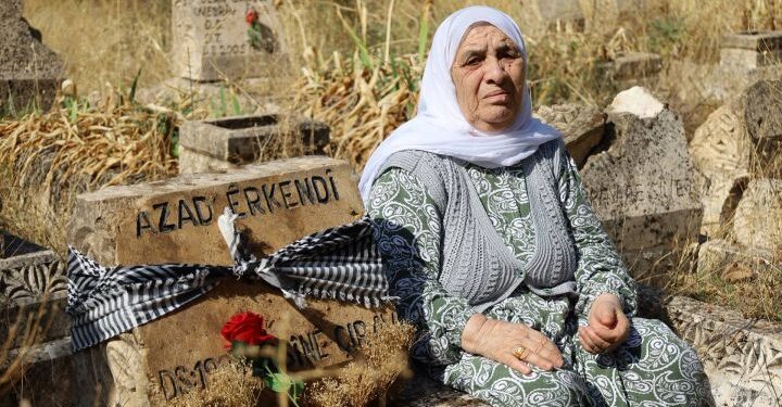 29 yıl sonra oğlunun mezarına ilk ziyaret
