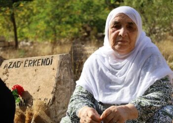 29 yıl sonra oğlunun mezarını ziyaret etti: Şehit hepimizin şehididir