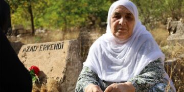 29 yıl sonra oğlunun mezarını ziyaret etti: Şehit hepimizin şehididir