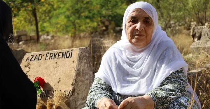 29 yıl sonra oğlunun mezarını ziyaret etti: Şehit hepimizin şehididir