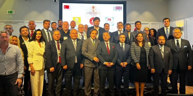 Arşivlerdeki dostluk Londra’da gün yüzüne çıktı