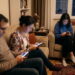 ‘Phubbing’ ciddi bir gelecek sorunu haline geliyor: Telefon aileden koparmasın!