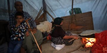 35 yıldır çadırda yaşıyorlar ama resmi kayıtları yok: Köyümüze geri dönmek istiyoruz