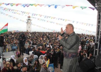 Newroz’da saygı duruşu suç sayıldı: 11 kişiye 10’ar ay hapis cezası