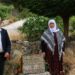 Anne-baba yıllar sonra çocuklarının mezarının başında: Onlar yıktı biz yeniden inşa edeceğiz