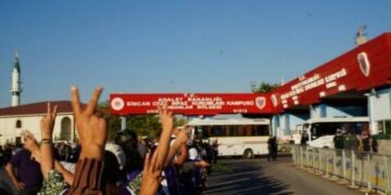 Sincan’da tahliyesi engellenen tutsaklar için nöbet