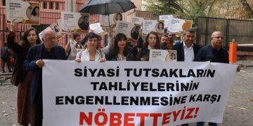 Nuriye ve Devrim için Adalet Bakanlığı önünde çağrı: Görevinizi yapın, hukuksuzluğa göz yummayın