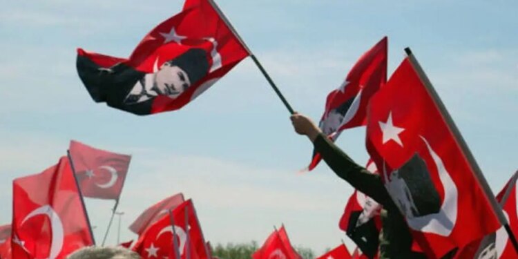 29 Ekim mesajları 2026: Sevdiklerinize gönderebileceğiniz en güzel Cumhuriyet Bayramı sözleri